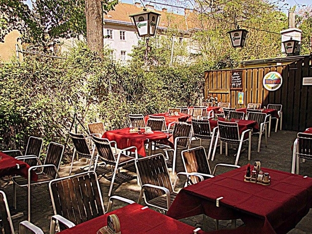 Gasthaus Peschta, Ambiente, Gastgarten