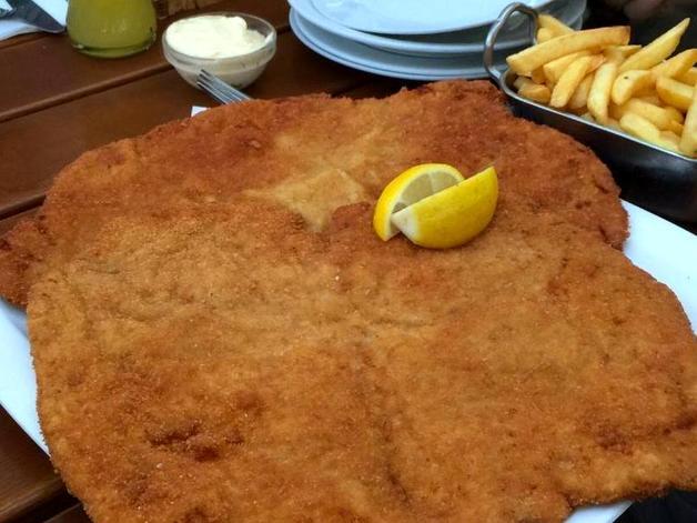 Leopoldauer Alm - Wiener Schnitzel XXL vom Schwein - SEEandEAT.com