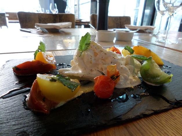 El Gaucho im Design Tower, Burrata mit Basilikumcreme