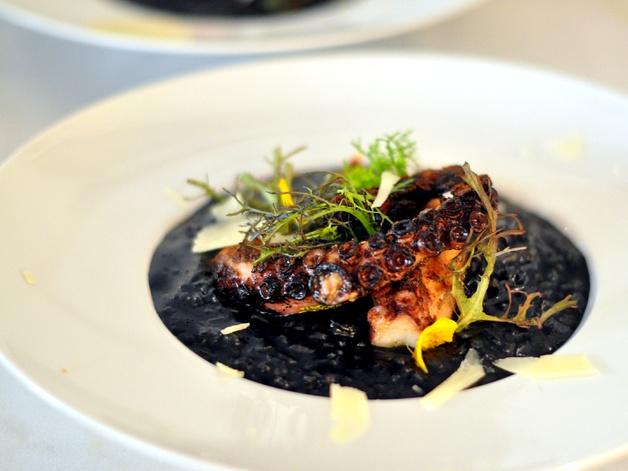 Philigrano, Risotto Nero mit gebratenem Oktopus