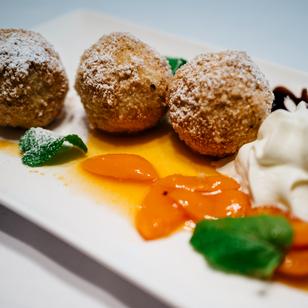 Zum Nepomuk, Marillenknödel