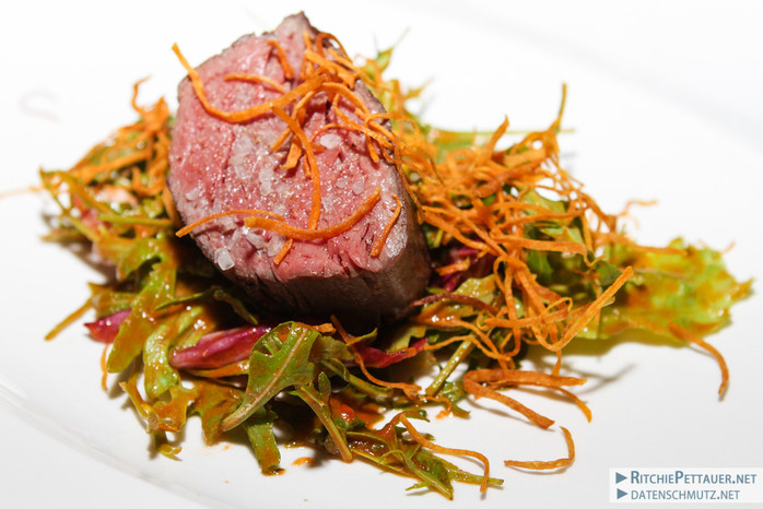 Rindsfilet mit Fleur du Sel auf Salat