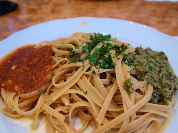 Dinkelnudeln mit zweierlei Pesto