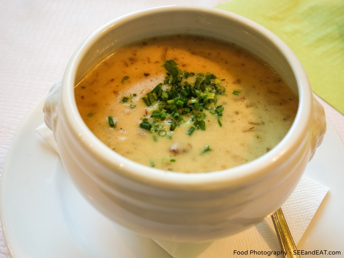 Eierschwammerl-Erdäpfelrahmsuppe