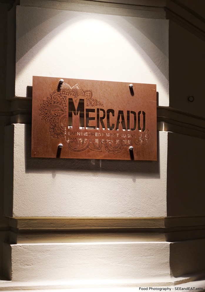 Mercado Logo beim Eingang zum Lokal