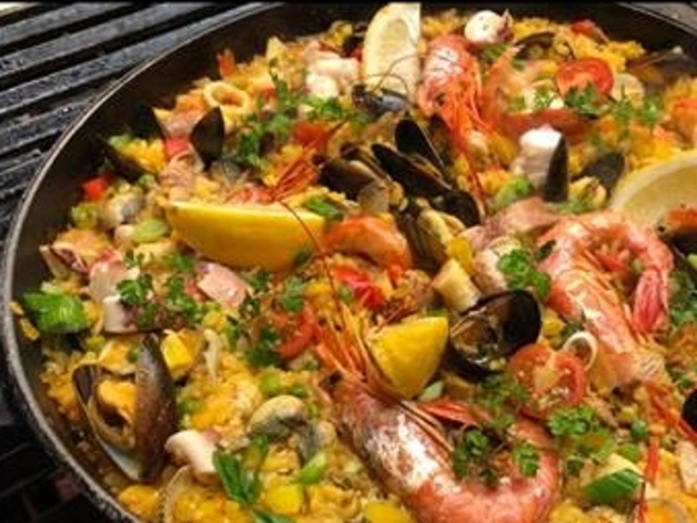 Bodega Marqués, Paella de la casa con pollo y mariscos