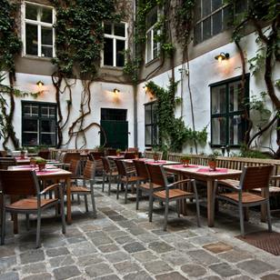 ef16 Restaurant & Weinbar, Ambiente, Gastgarten