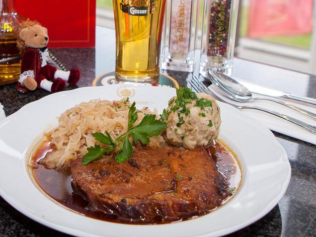 Vienna Classic, Schweinsbraten mit warmem Krautsalat und Semmelknödel