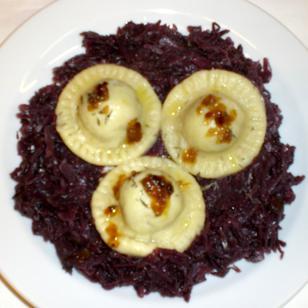 Zu den 3 Buchteln, Gänselebertascherl mit Rotkraut