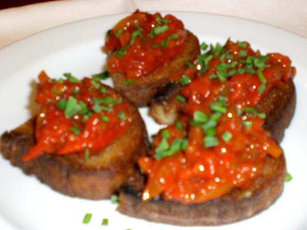 Zu den 3 Buchteln, Knoblauchbrot mit Paprika Tartare