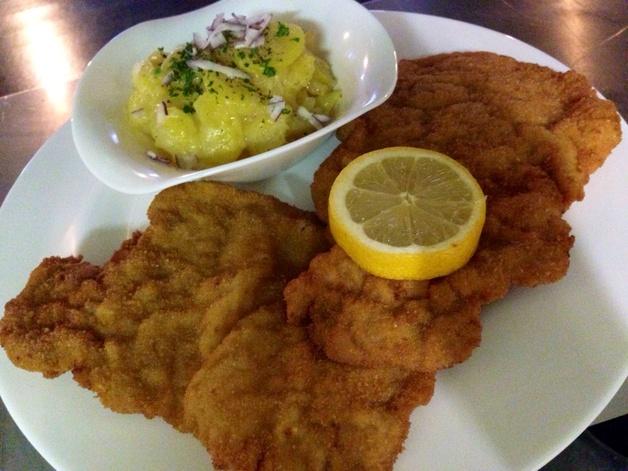 MotiWirt!n, Wiener Schnitzel mit Erdäpfelsalat