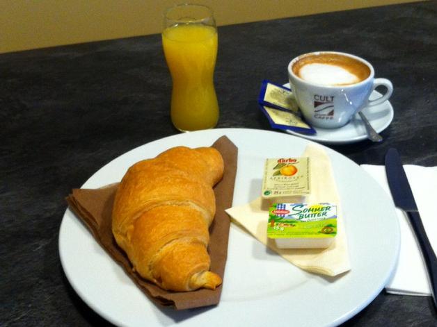 Cafe Lounge Restaurant, Frühstück Croissant