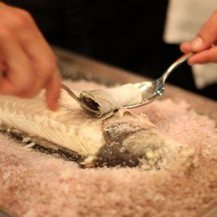 Ferdis Fisch und Steak Restaurant, Fisch in der Salzkruste