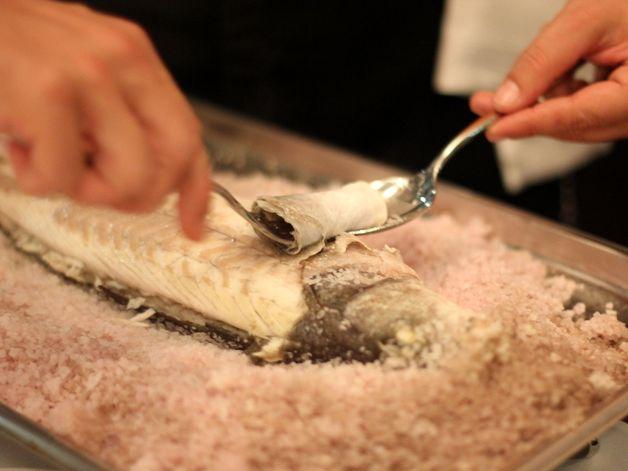 Ferdis Fisch und Steak Restaurant, Fisch in der Salzkruste