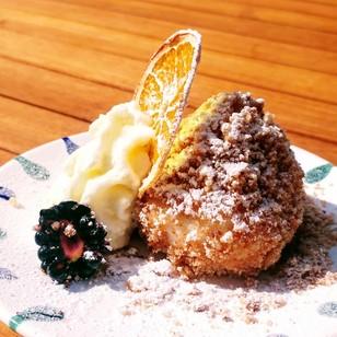 Restaurant so guad, Topfenknödel mit Brombeerfülle